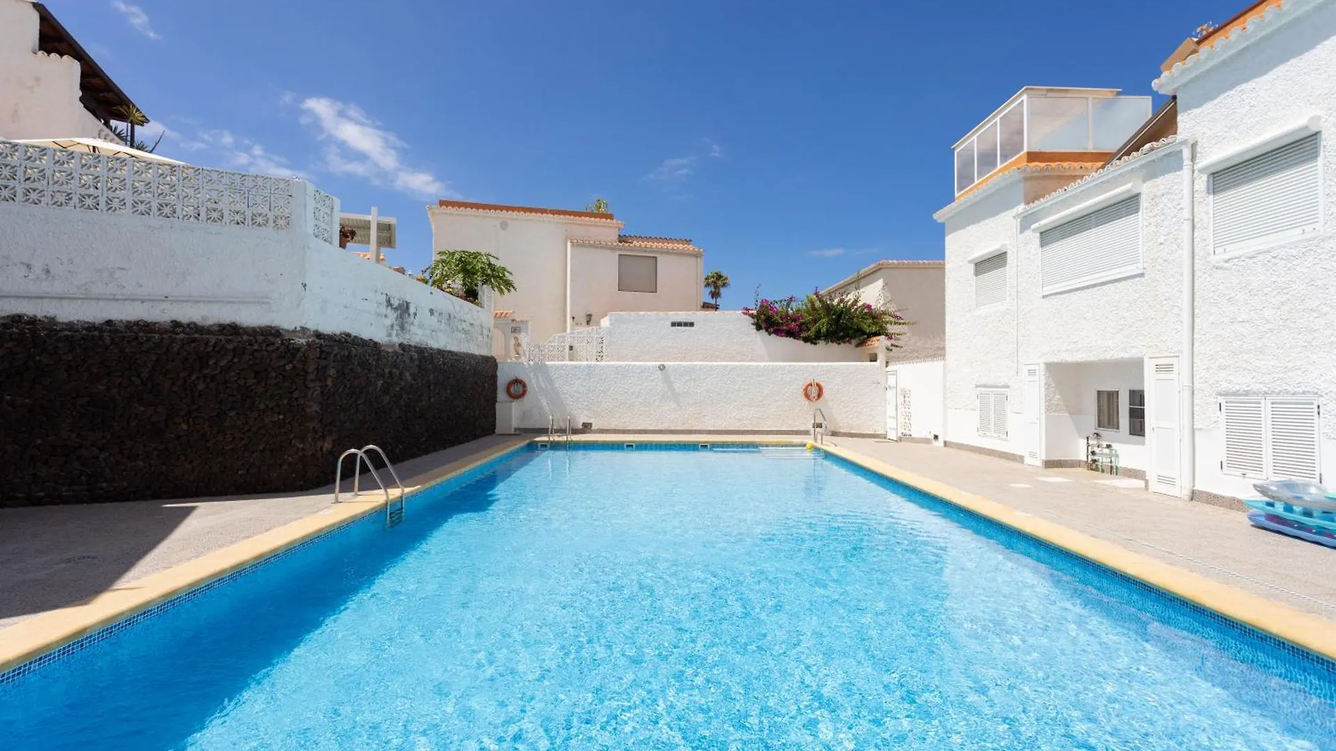 Villa Urbania Holiday Home By Sunkeyrents 플라야데라스아메리카스 0*,  스페인
