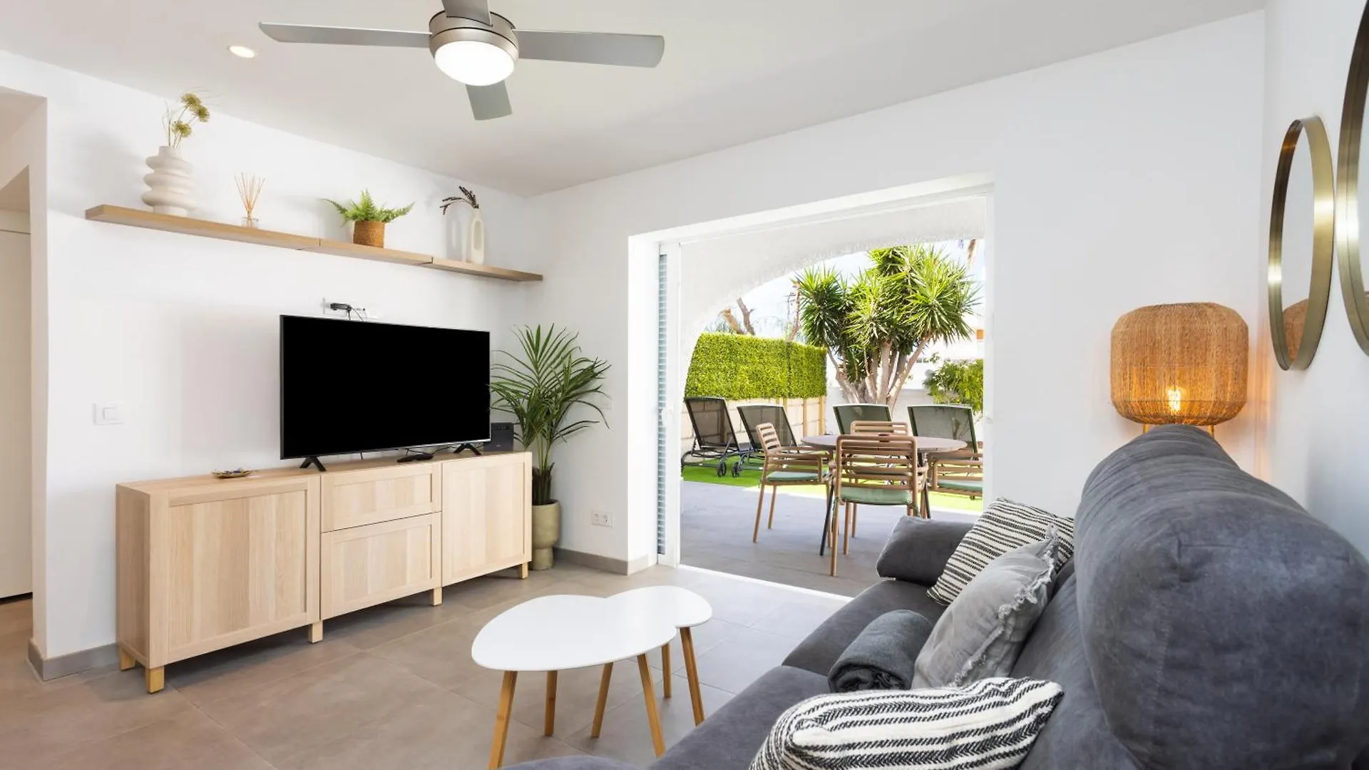 Villa Urbania Holiday Home By Sunkeyrents 플라야데라스아메리카스 아파트