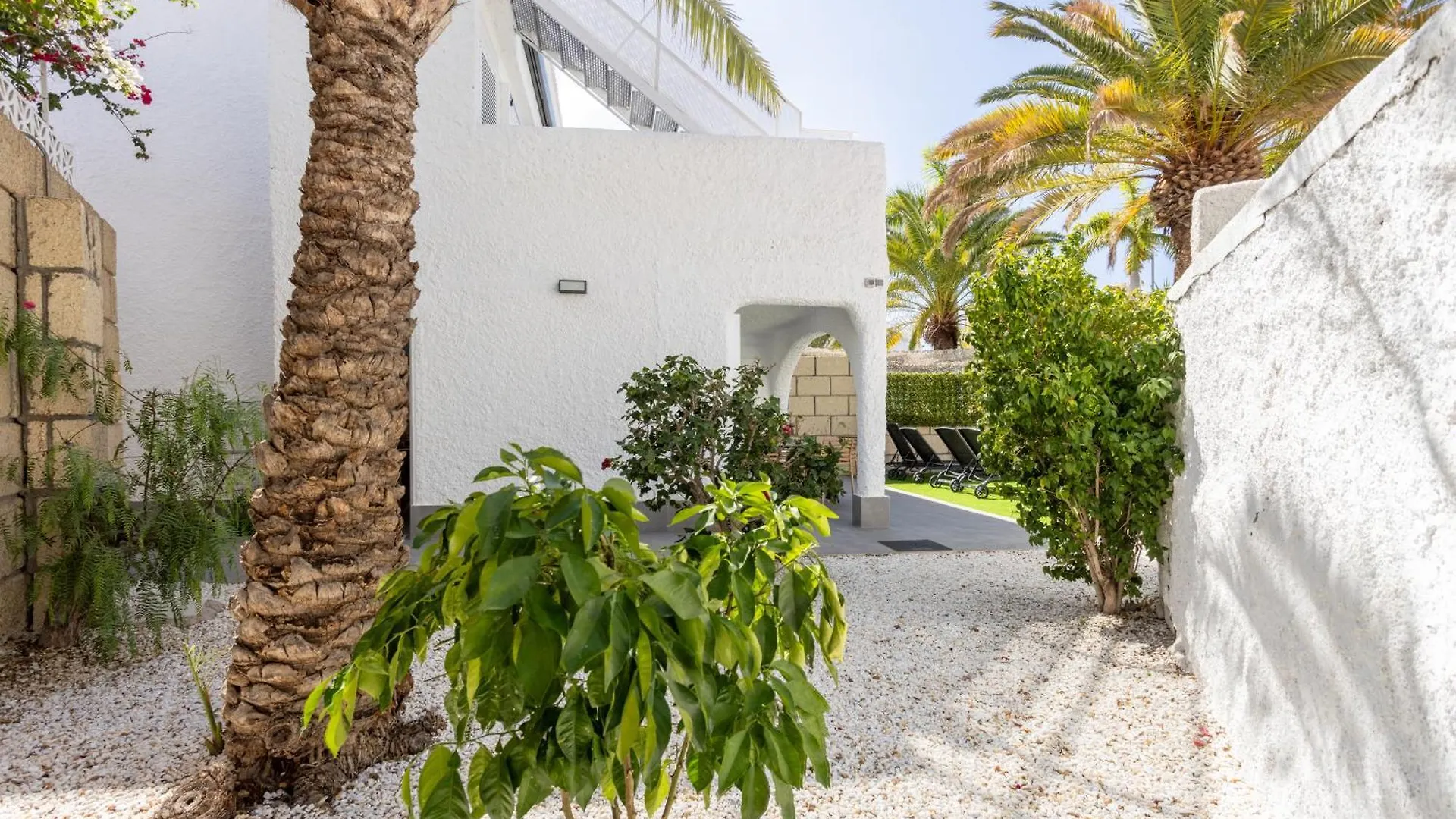 Villa Urbania Holiday Home By Sunkeyrents Плая-де-лас-Америкас